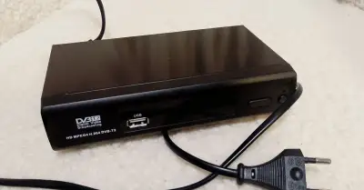 Použitý digitální pozemní přijímač STRONG SRT 8209.