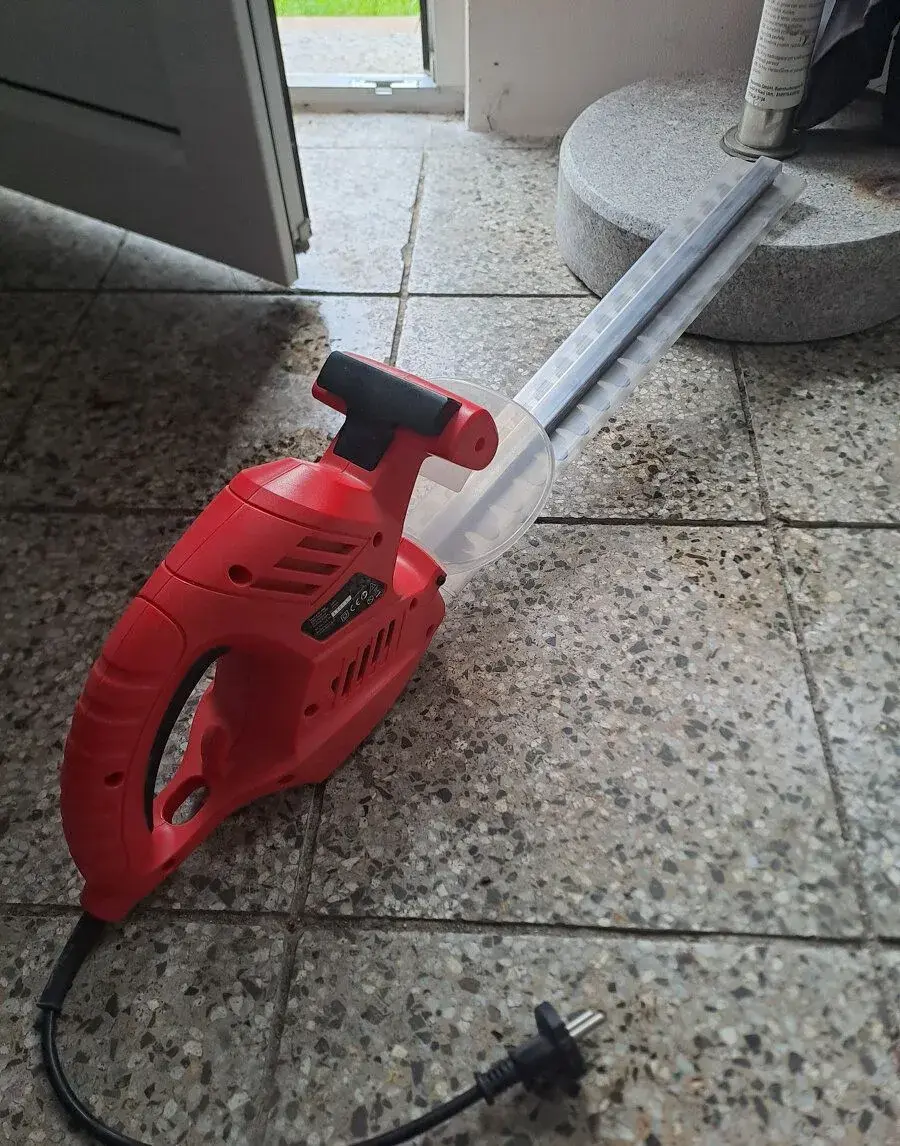 plotové nůžky LEVITA