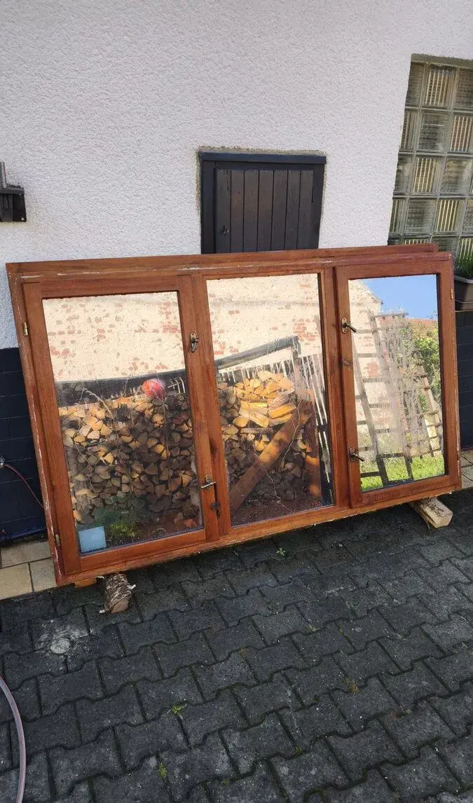 Třídílné dřevěné okno