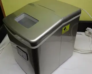 Výrobník ledu.