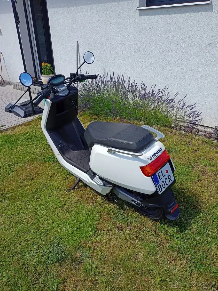 NIU model N1S - elektrický skútr