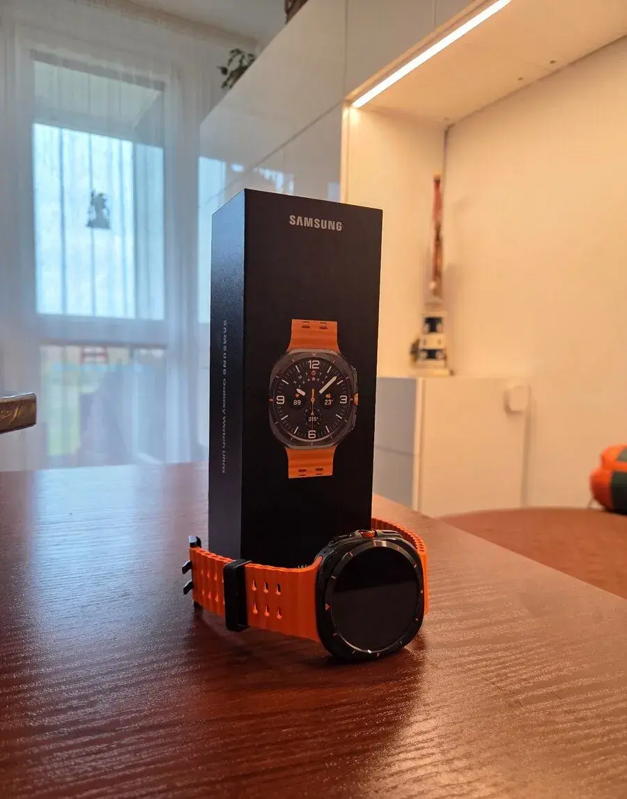 Samsung Galaxy Watch Ultra ( 2025 ) LTE Titanium Gray