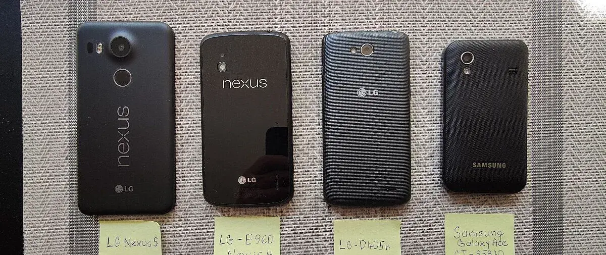 Sbírka starých mobilních telefonů