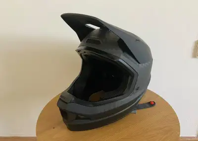 Bluegrass Legit Carbon full-face helma 60/62 + taška