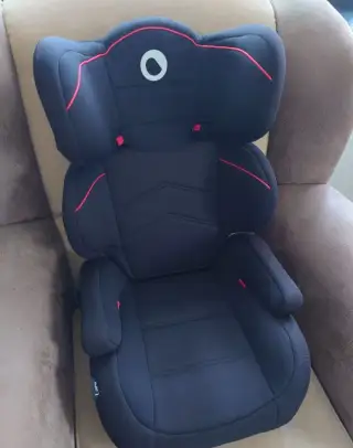 Autosedačku (podsedák s opěrkou) Lionelo