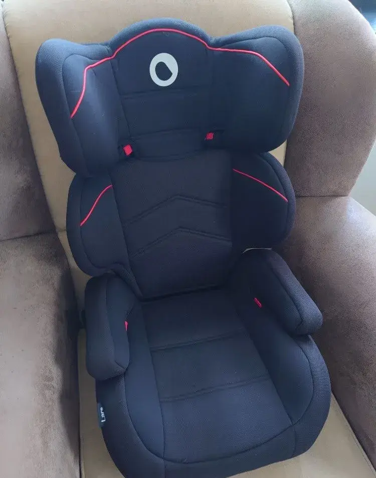 Autosedačku (podsedák s opěrkou) Lionelo