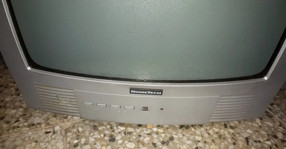 Klasický televizor 37cm Hometech == SKLENĚNÁ OBRAZOVKA ==