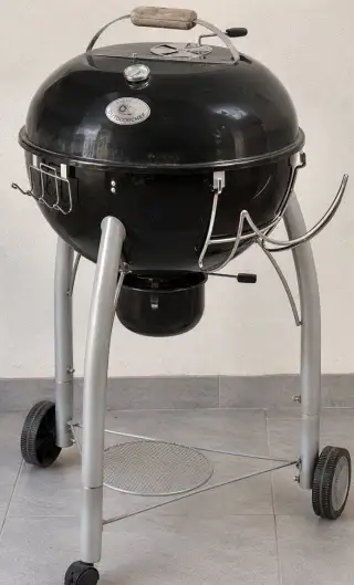 Outdoorchef Rover 570 C – švýcarský gril na dřevěné uhlí