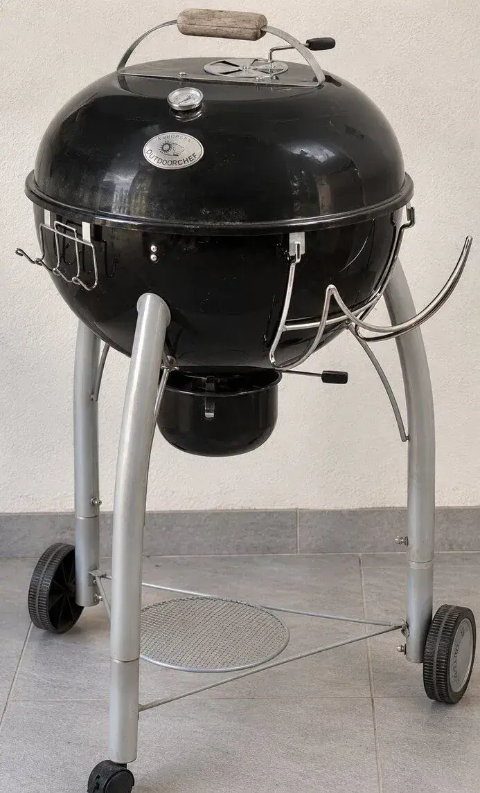 Outdoorchef Rover 570 C – švýcarský gril na dřevěné uhlí