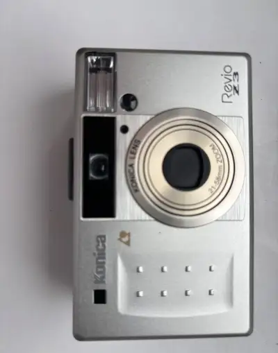 Konica Revio Z3
