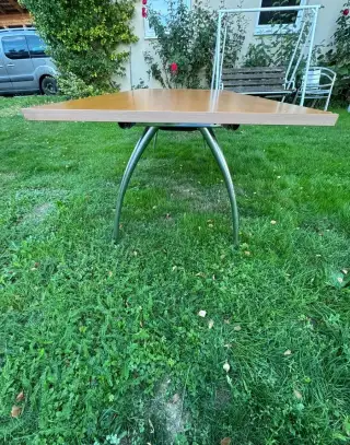 Jídelní nebo kancelářský stůl