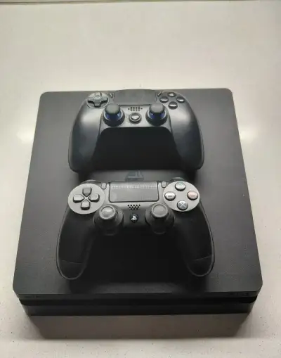 Ps4 slim 500gb + 2 ovladače