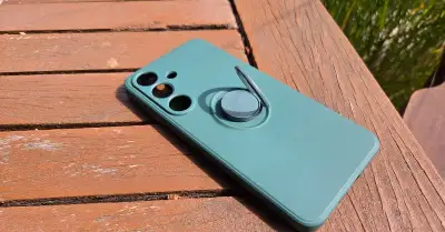 Nový kryt na Samsung S25 - s kruhem na prst, zelený