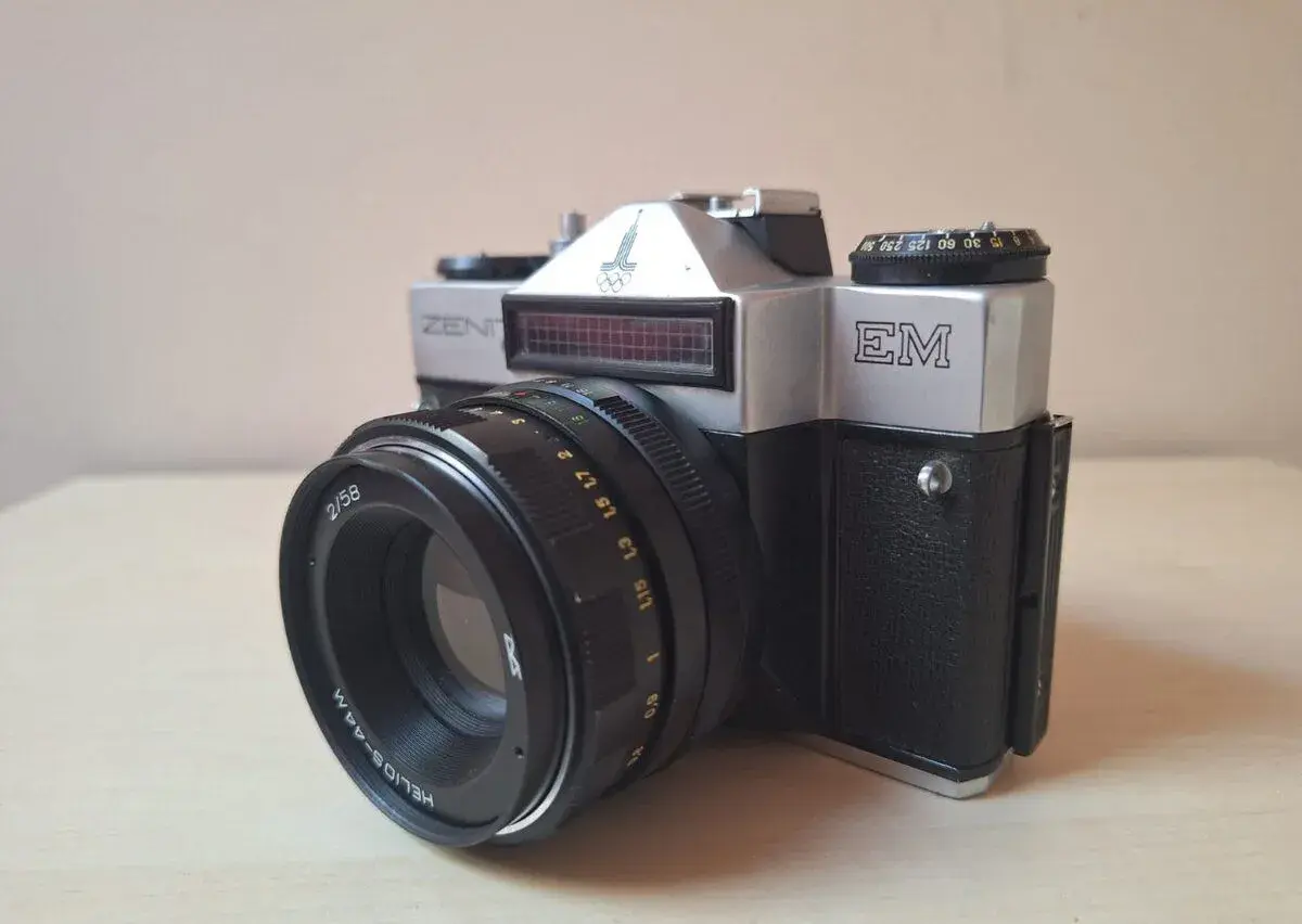 Zenit EM + objektiv Helios-44M 2/58 (edice Moskva 1980)