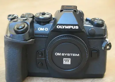 Olympus OM-D E-M1 Mark II tělo + originální grip