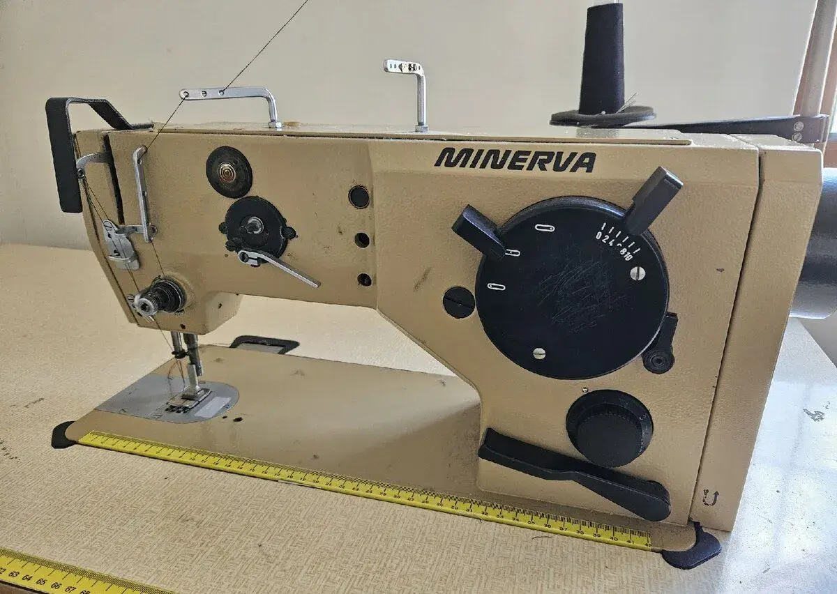 MINERVA 72524-101 – průmyslový cik-cak šicí stroj