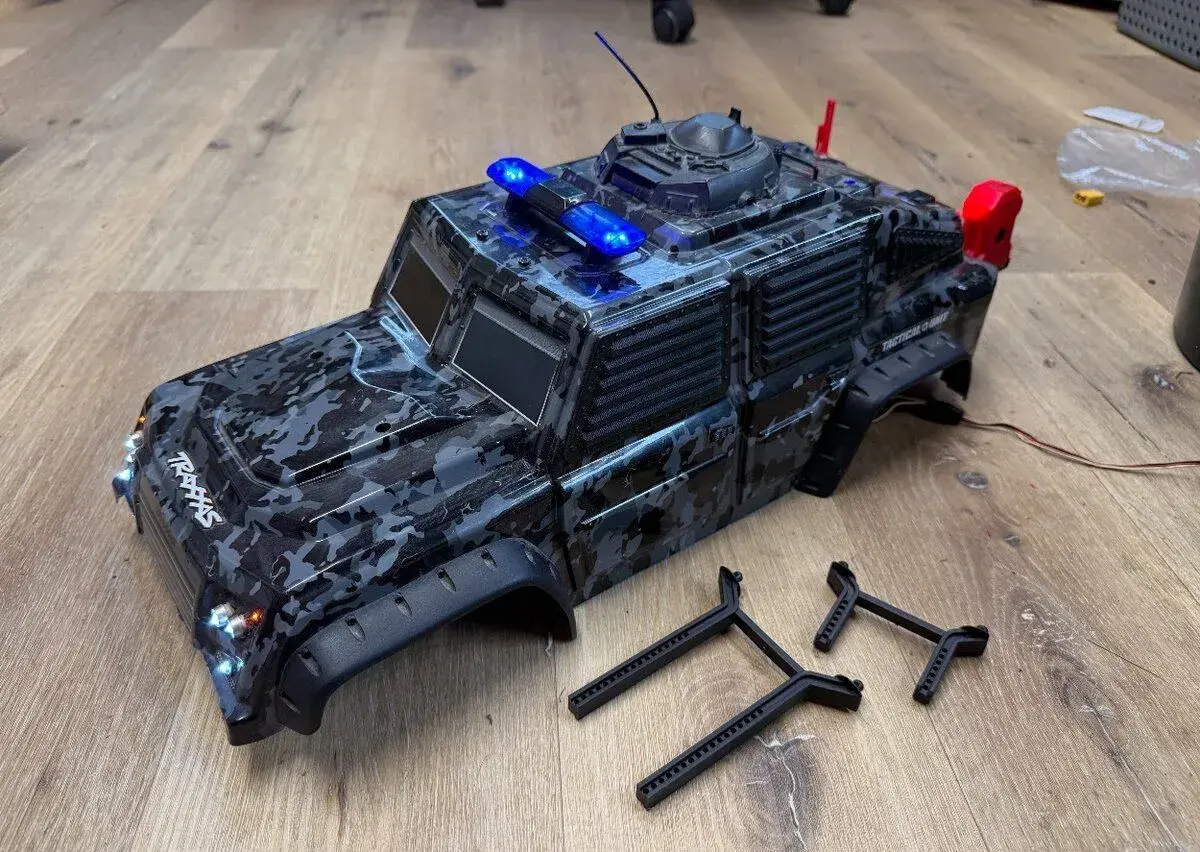 Traxxas kompletní osvětlená karosérie Tactical TRX-4