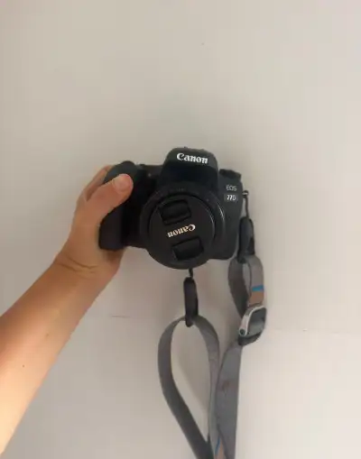 Canon EOS 77d