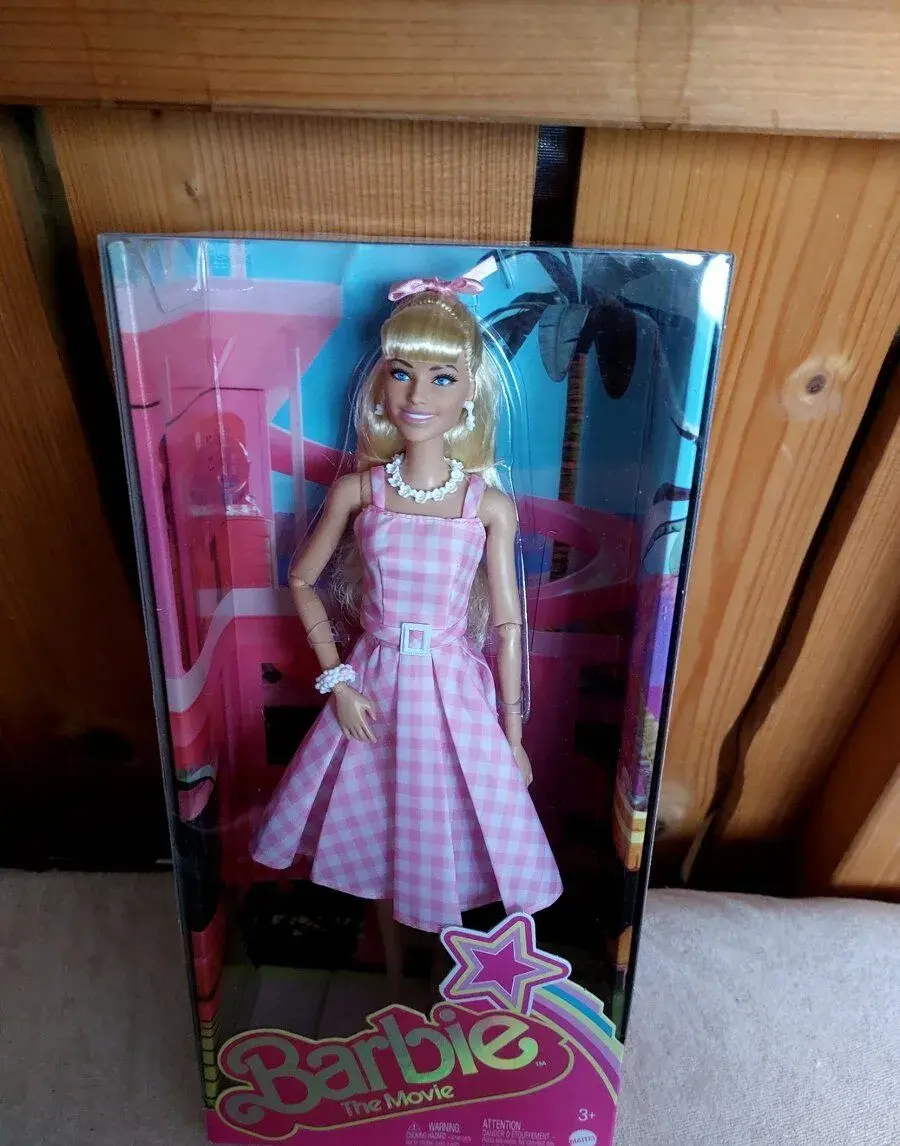 Barbie panenka Movie v ikon. Film. oblečku - NOVÁ