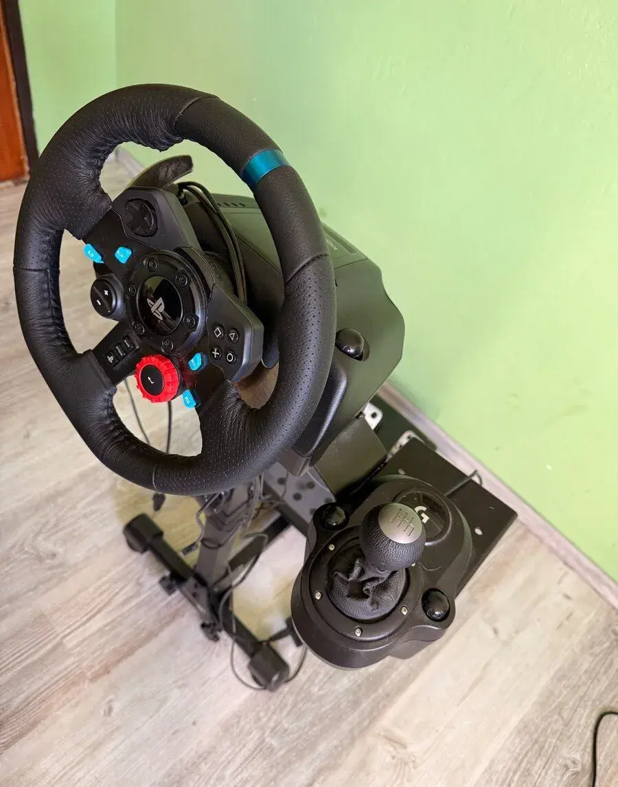 Logitec G29 + pedály + řadící paka+ držák -PS4/PS5-PC