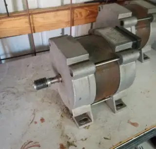 Asynchronní elektromotor 230/400v