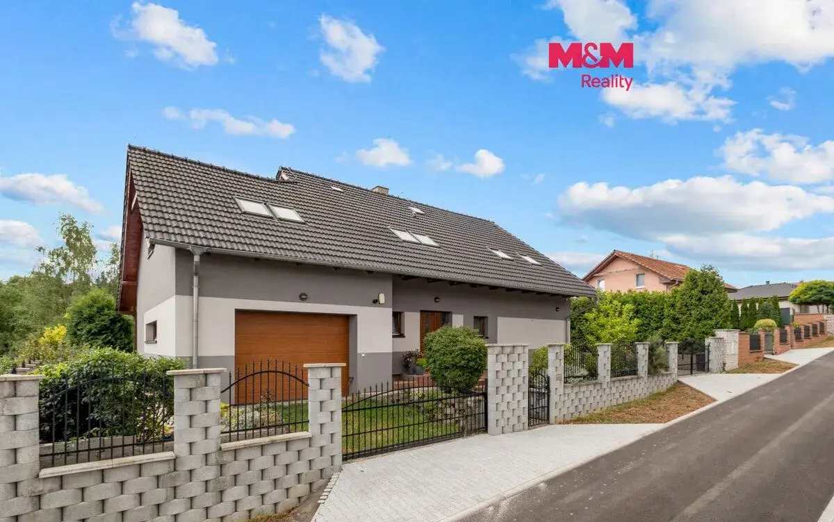 Prodej rodinného domu, 305 m², Hradečno