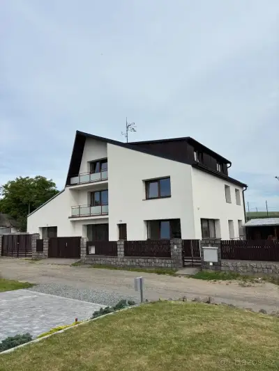 Rezidenční byt 3+1(150m2) V.I.P.služba bez kauce a poplatků