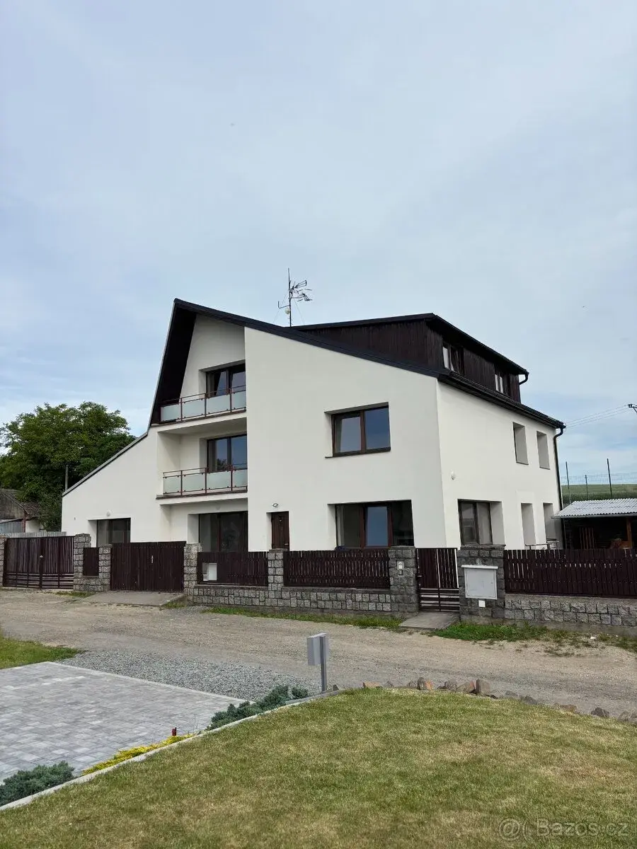 Rezidenční byt 3+1(150m2) V.I.P.služba bez kauce a poplatků