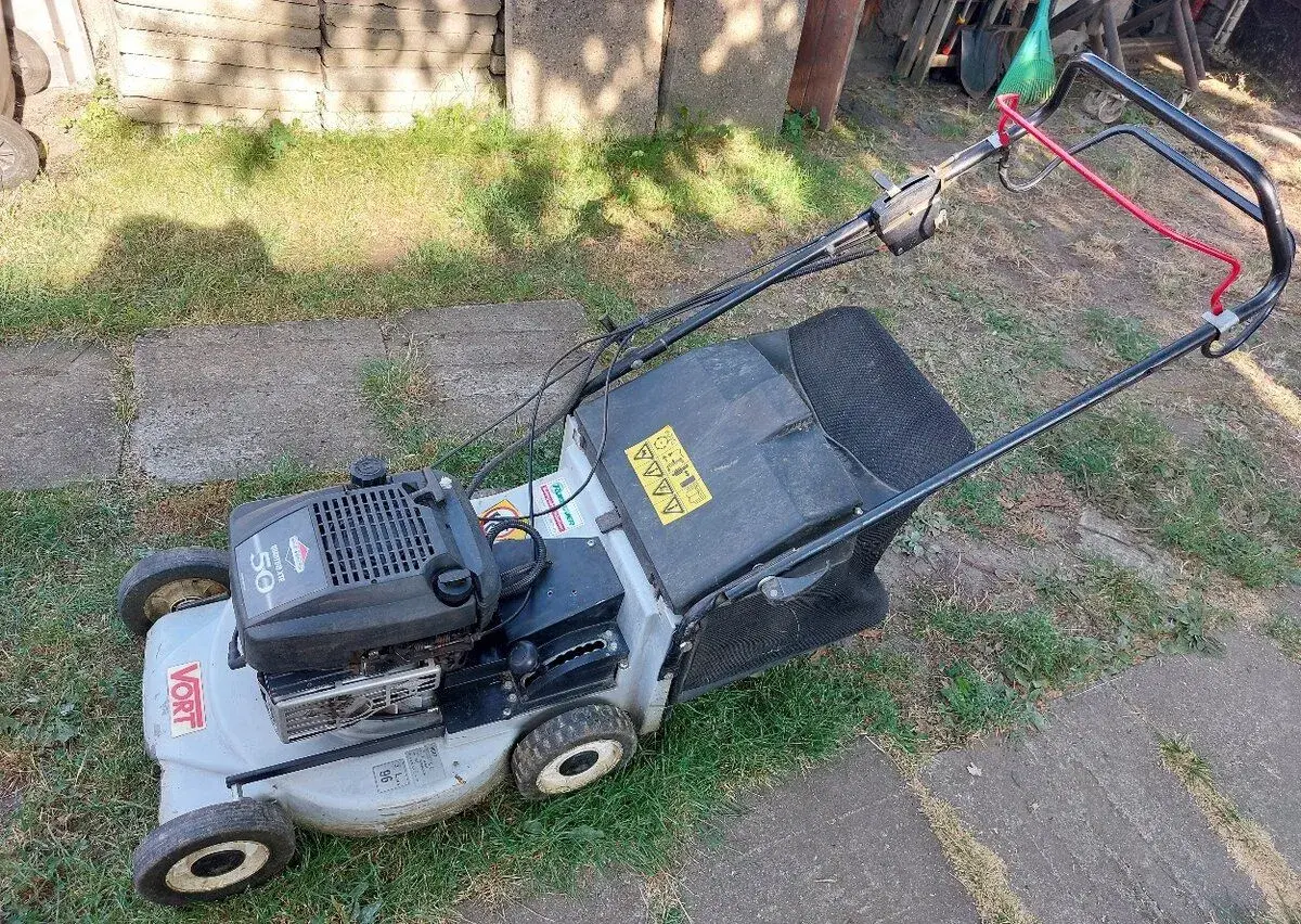 Sekačka s pojezdem VORT, motor Briggs Stratton.