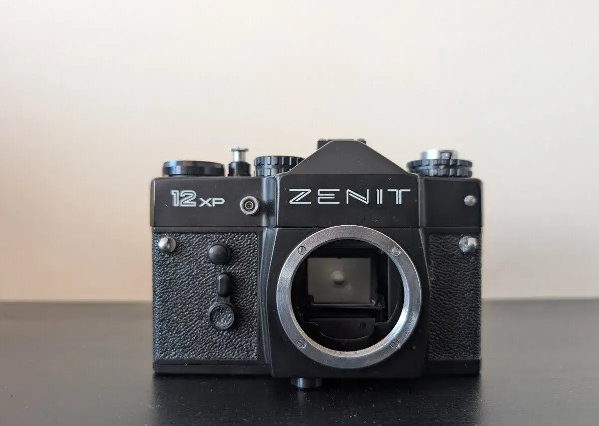 Fotoaparát Zenit 12XP na kinofilmy