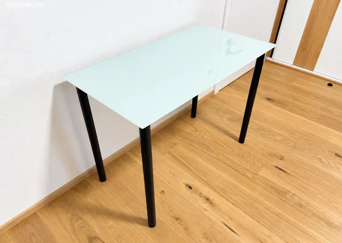 Skleněný stůl IKEA