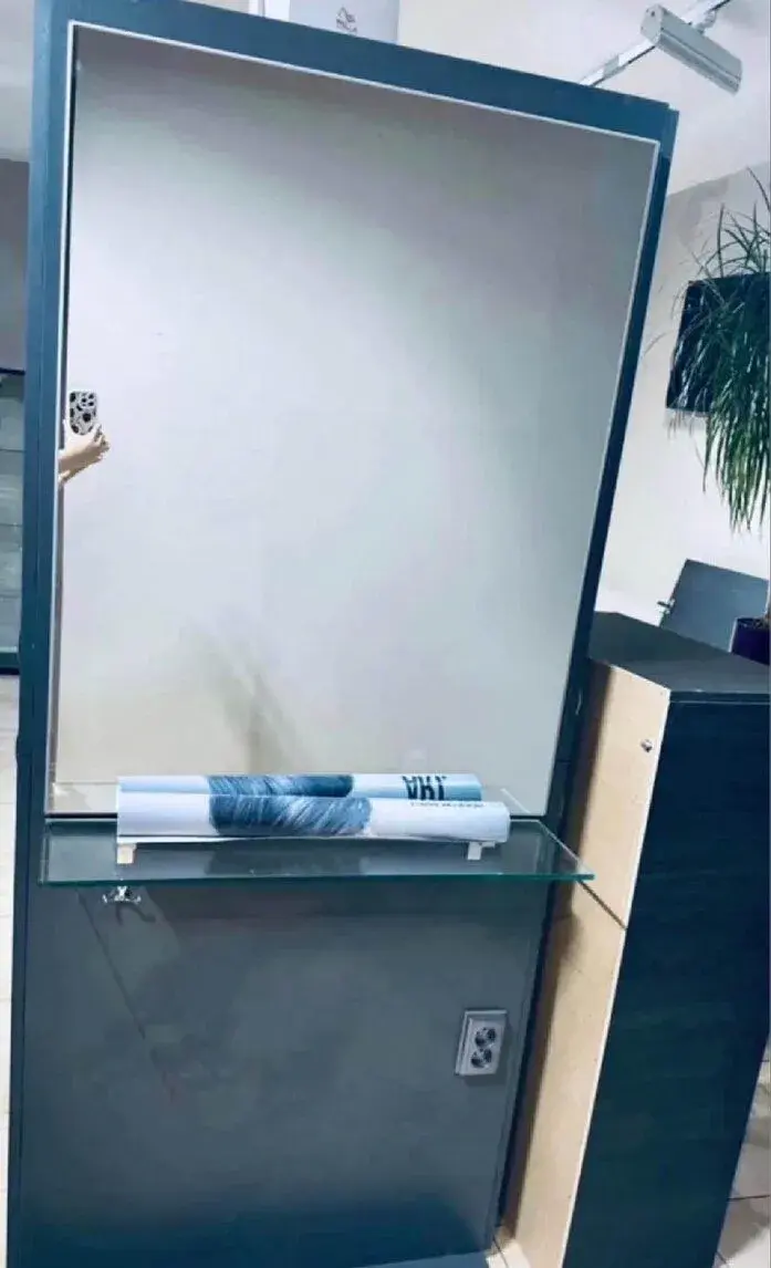 Kadeřnické zrcadlo obslužný box do kadeřnictví / Barber