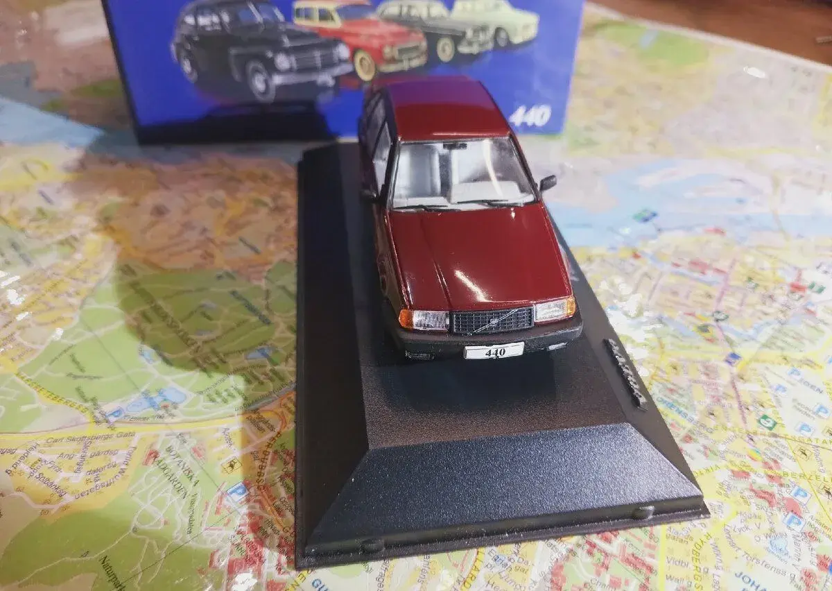 Volvo 440 1:43