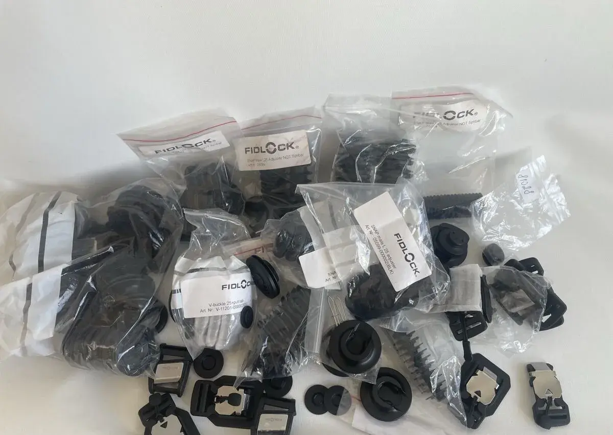 Mix box: originální magnetické spony FIDLOCK, 100+ ks