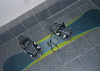 149 CM SNOWBOARD BMW +FLOW VÁZÁNÍ