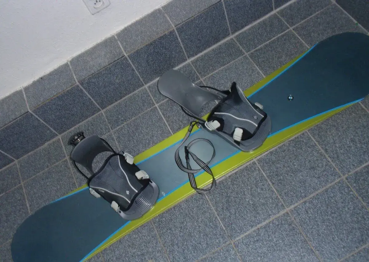 149 CM SNOWBOARD BMW +FLOW VÁZÁNÍ
