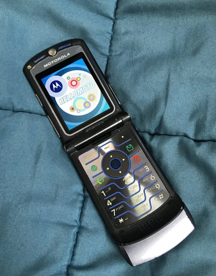 Motorola RAZR V3i - čti popis