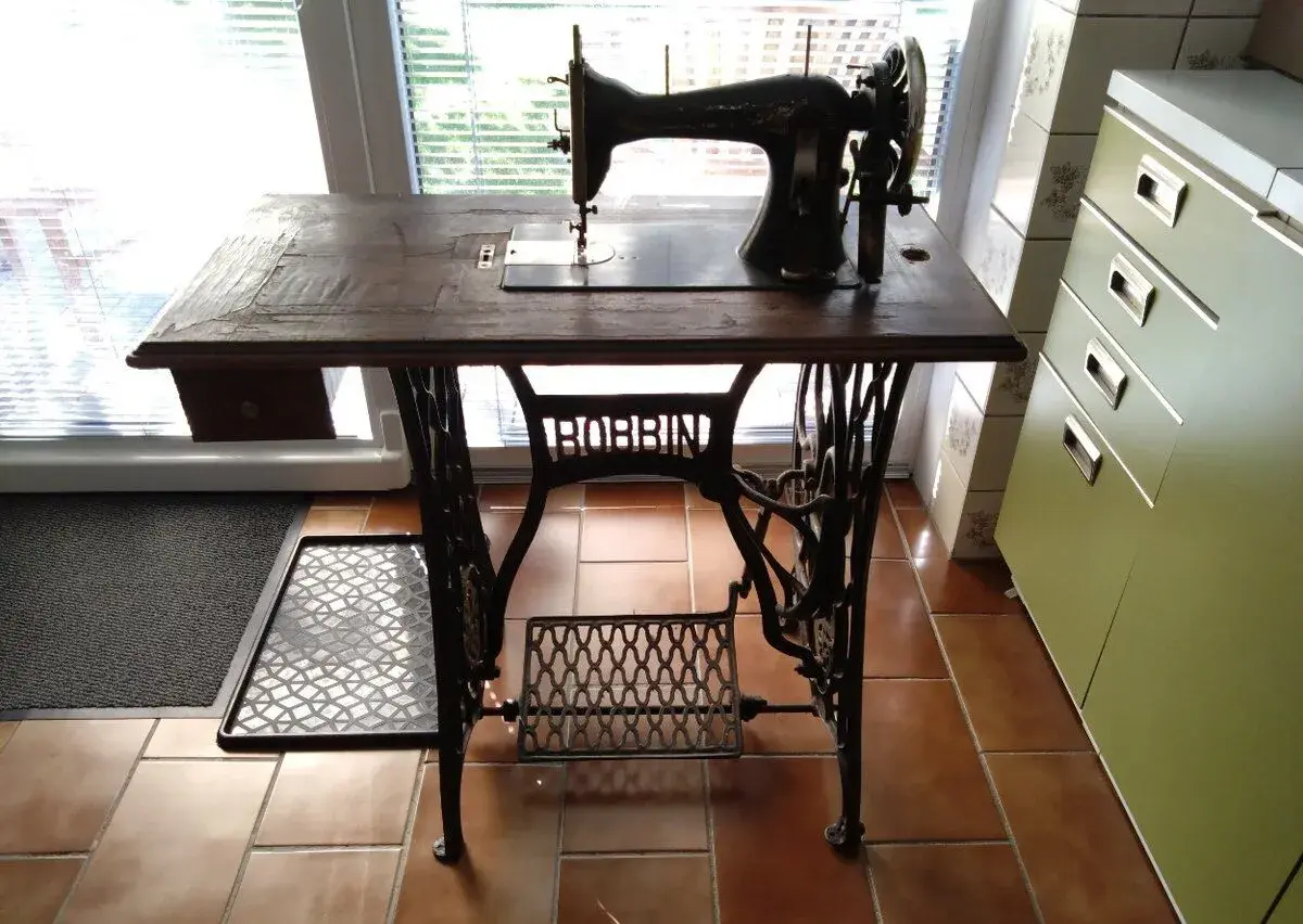šicí stroj BOBBIN
