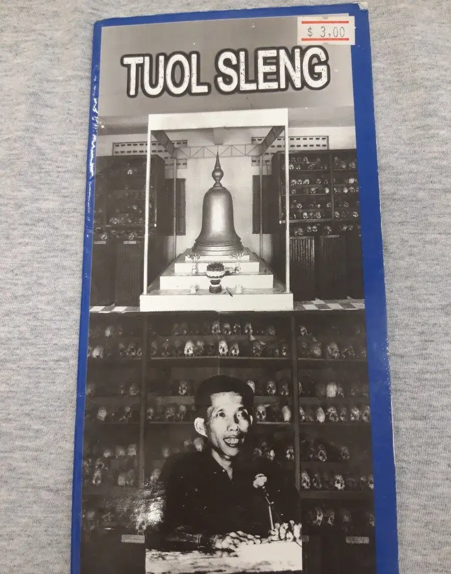 TUOL SLENG-průvodce po vězeñském zařízení v Kambodži/ 2011/