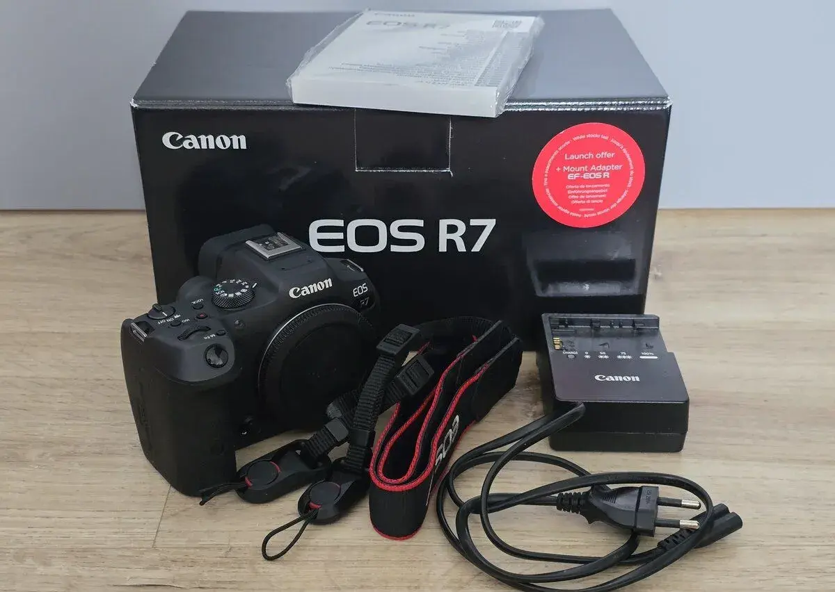 Canon EOS R7