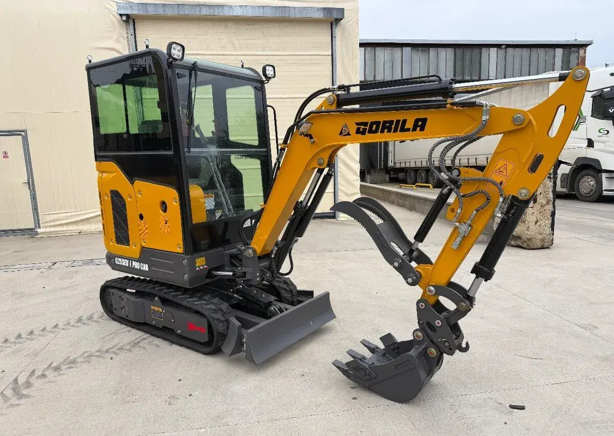 Minibagr 2,1T - KUBOTA, dosah 3M