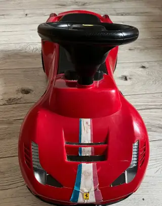 Použité odrážedlo Rastar Ferrari