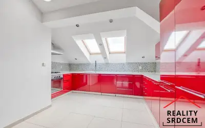 Pronájem podkrovního bytu 3+kk s šatnou, Náměstí, Paskov