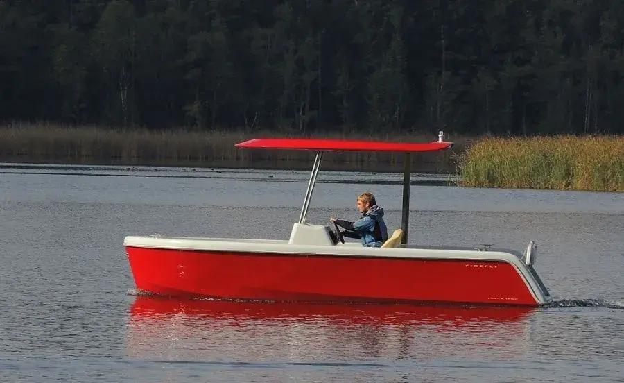 Výletní elektro motorvý člun, loď F 20 pro 12 osob