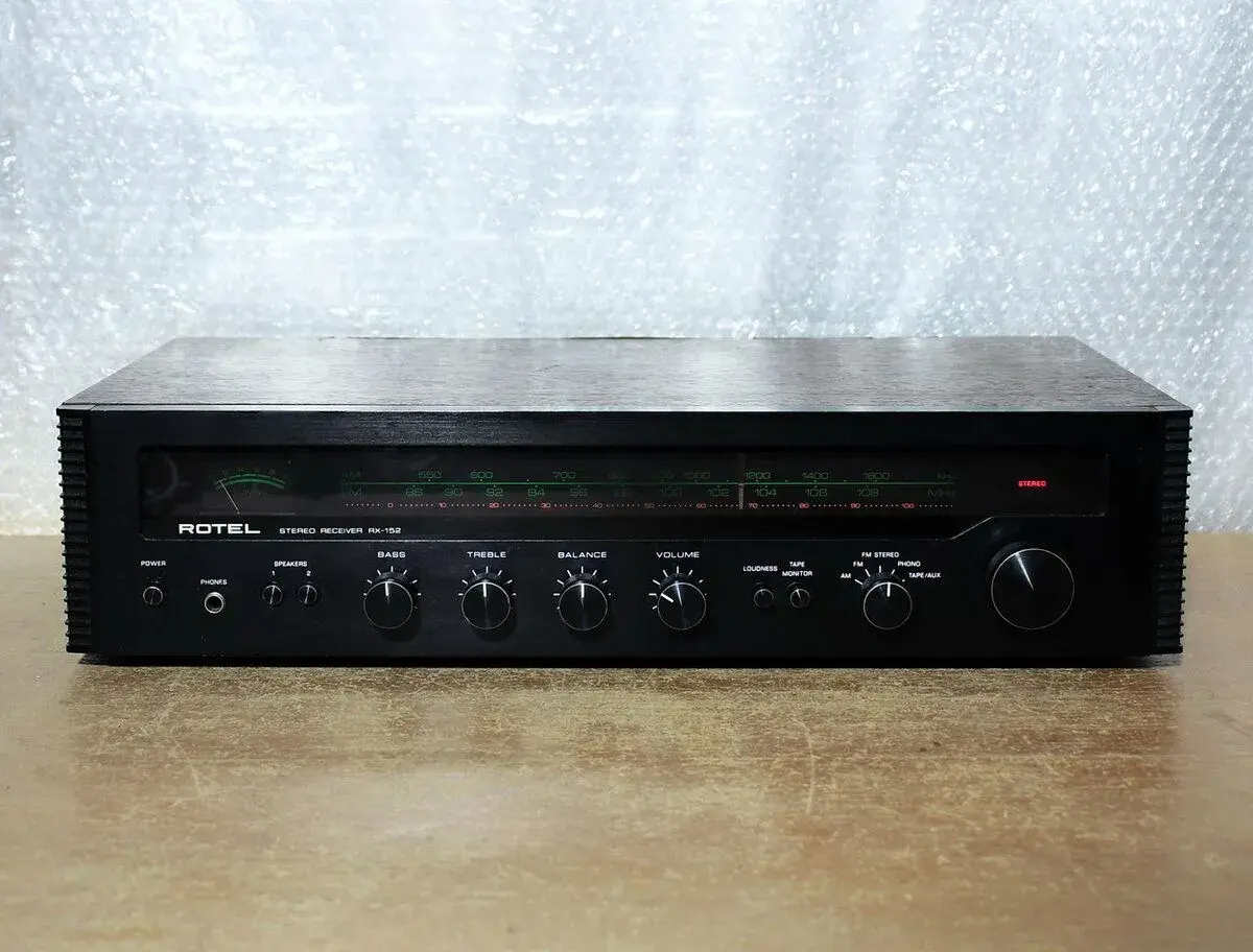 Receiver Rotel RX.