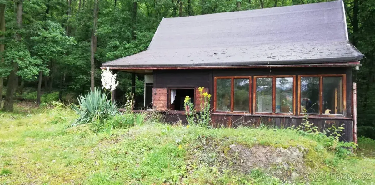 CHATA V LESE U BEROUNA – 1 517 m² VLASTNÍCH POZEMKŮ