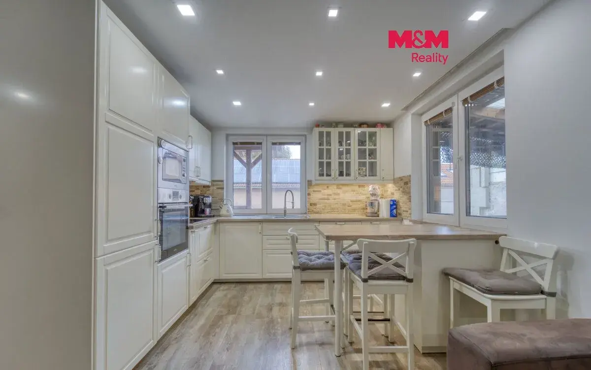 Prodej rodinného domu, 181 m², Zápy