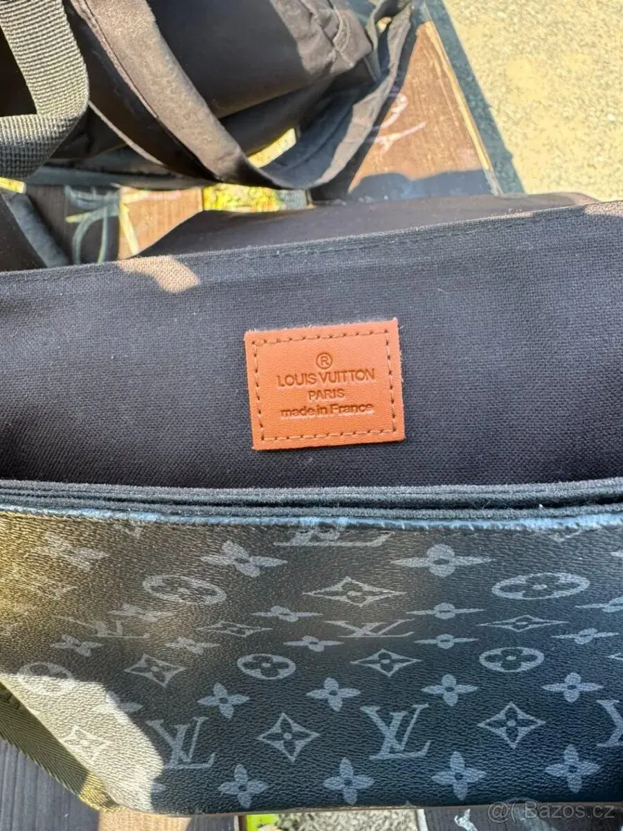 LOUIS VUITTON ARTICLES DE VOYAGE