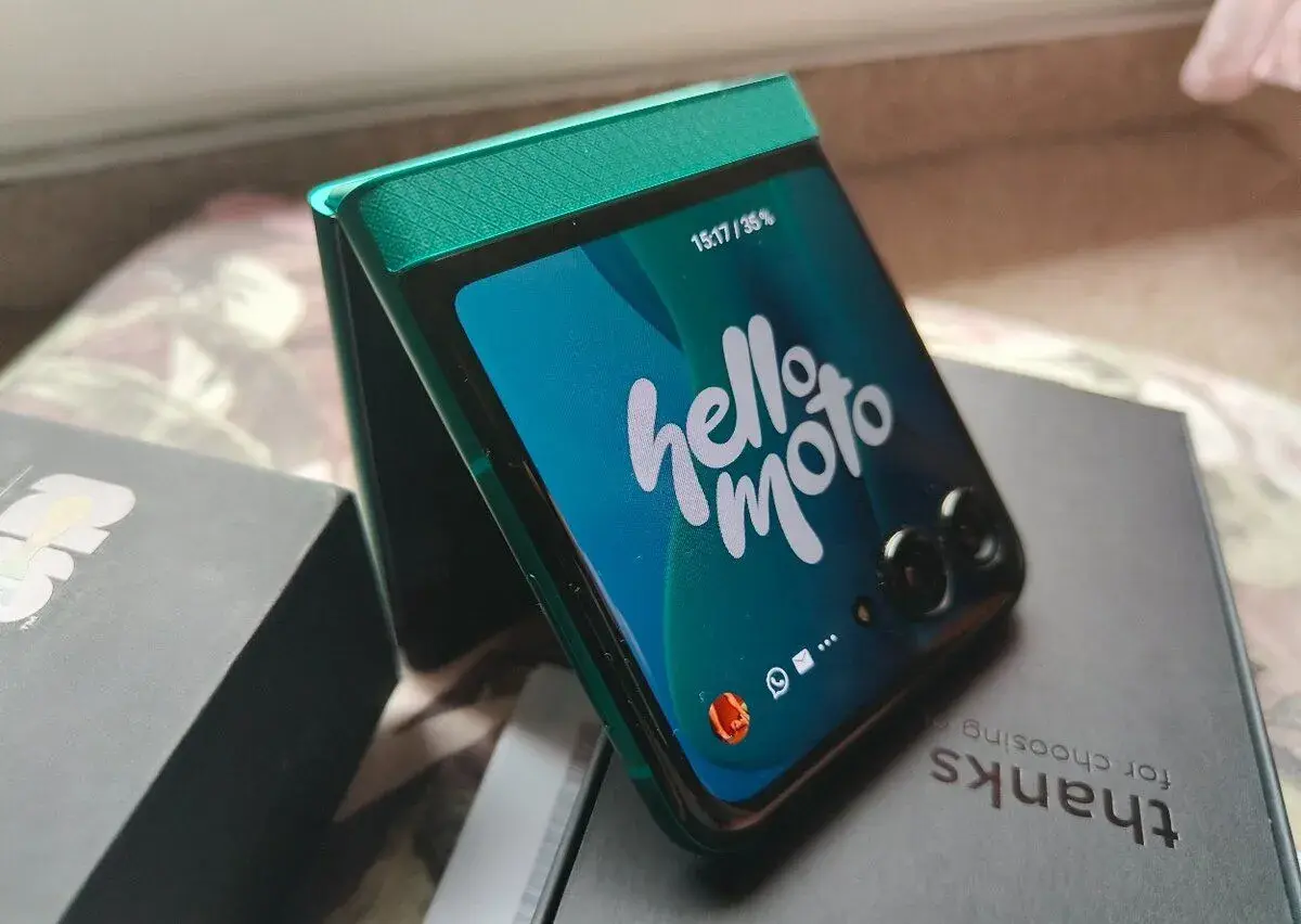 Zánovní Motorola RAZR 70 Alza záruka 24 měsíců
