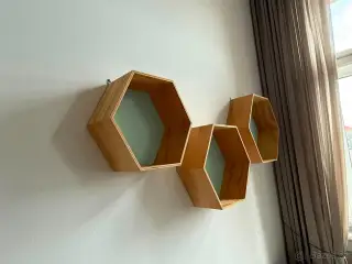 Dřevěné hexagonové poličky
